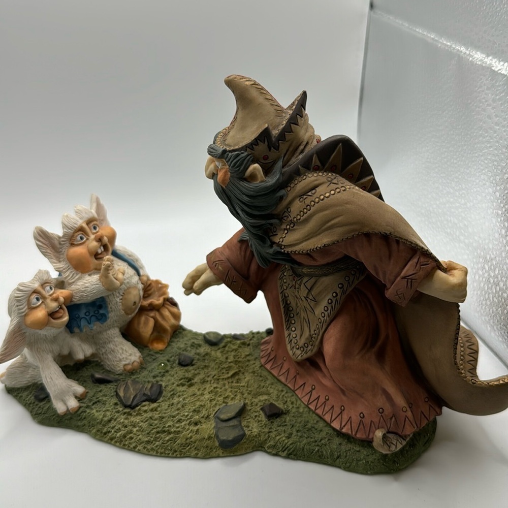 World of Krystonia CAUGHT AT LAST 1107 w/ Swarovski Crystal Statue Figurine
